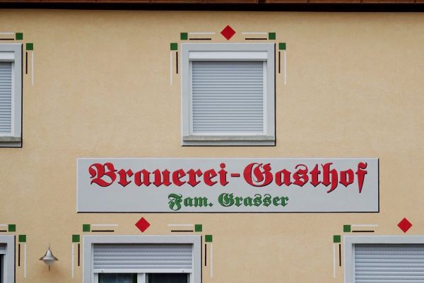 Fassadenbeschriftung Grasser Huppendorf