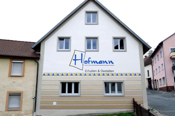Fassadenbeschriftung Werkstatt "Hofmann Erhalten & Gestalten 2015"